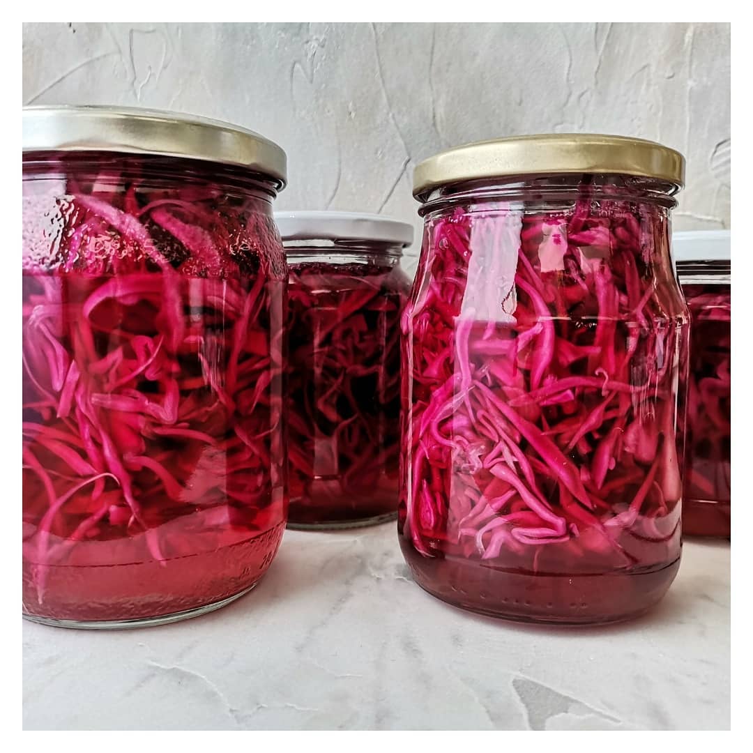 Pickled Red Cabbage: Prepare this recipe and have this delicious pickled cabbage ready to eat whenever you fancy. The perfect ingredient to add to your hot dogs, sandwiches, etc.

Click in  the link in my Bio for the recipe ⬆️

🇦🇹🇩🇪Eingelegtes Rotkraut: Bereite dieses Rezept zu und habe dieses köstliche eingelegte Kraut bereit, wann immer du ein Verlangen danach verspürst. Die perfekte Zutat für Hot Dogs, Sandwiches, etc.

🇨🇱🇪🇸Repollo Morado en Escabeche: Prepara esta receta y así ten listo este delicioso repollo para comerlo cuando te apetezca. El ingrediente perfecto para agregar a tus hot dogs/completos, sándwiches, etc.

#redcabbage #kraut #repollo #PickledCabbage  #vegetarianrecipes #veganrecipes #easyrecipes #superingredients #eatmoreveggies #recycledjars #𝕎ieder𝕝ecker𝕘egessen